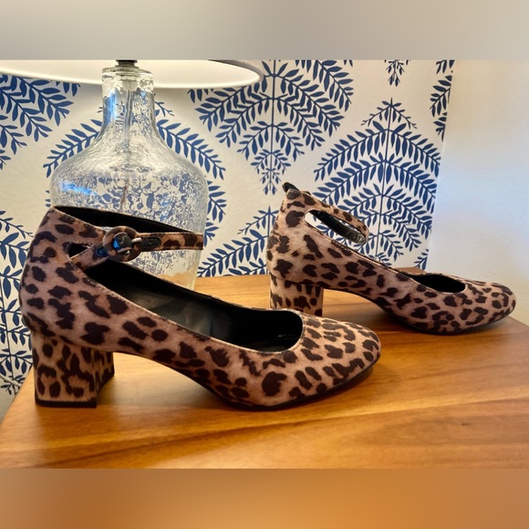 Cute leopard print pump with ankle strap. Sz 8 - Picture 2 of 6